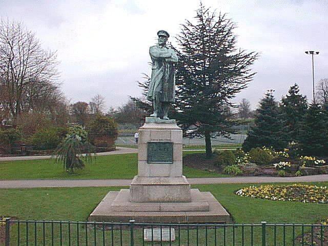 Statue erected to honor Captain Smith